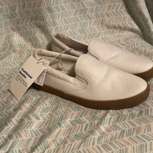 Old Navy shoes. BNWT. Cream-White in color. Sz 8